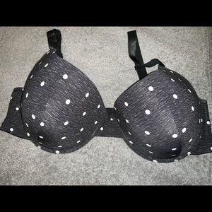 BNWOT Size 42 DD bra with underwire.